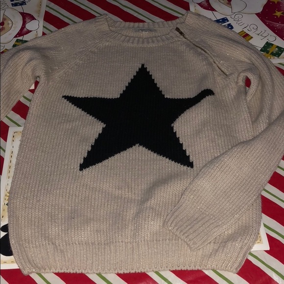 Knitted gold sweater with black star - Picture 1 of 3